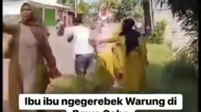 Gerah dengan aktivitas toko jamu penjual minuman keras (miras) dan obat keras tertentu (OKT), puluhan emak-emak di Desa Kedawung, Kecamatan Lemahabang, Kabupaten Karawang, Jawa Barat
