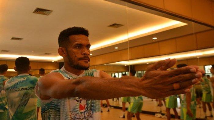 Menjelang Persib Bandung vs PSS Sleman, empat pemain Tim Nasional Indonesia sudah mulai bergabung di Yogyakarta. Keempat pemain itu adalah Marc Klok, Ricky Kambuaya, Rachmat Irianto, dan Edo Febriansah.