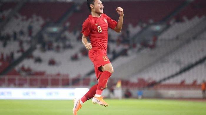 Evan Dimas melakukan selebrasi gol paa laga timnas Indonesia vs Vanuatu di Stadion Utama Gelora Bung Karno, Sabtu (15/6/2019).
