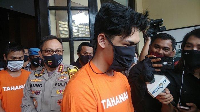 Ferdian Paleka dan Aidil, Ditangkap Resmob Polrestabes Bandung dan Polda Jabar di Tol Merak