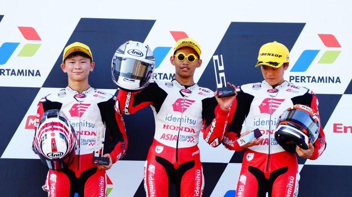 Para pebalap binaan PT Astra Honda Motor (AHM) mampu membuktikan janjinya mencetak prestasi di dua ajang balap kelas dunia. Veda Ega Pratama kembali meraih kemenangan setelah merebut podium tertinggi pada race I seri ketiga Idemitsu Asia Talent Cup (IATC) 2023 di Mandalika International Street Circuit, Lombok, Sabtu (14/10).