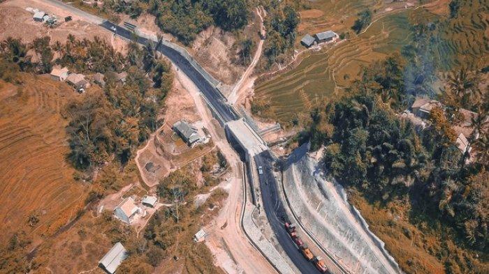 Akses jalan sepanjang 30 km dengan lebar 12 m dibangun untuk menghubungkan Jalan Saguling menuju ke lokasi proyek PLTA Upper Cisokan.