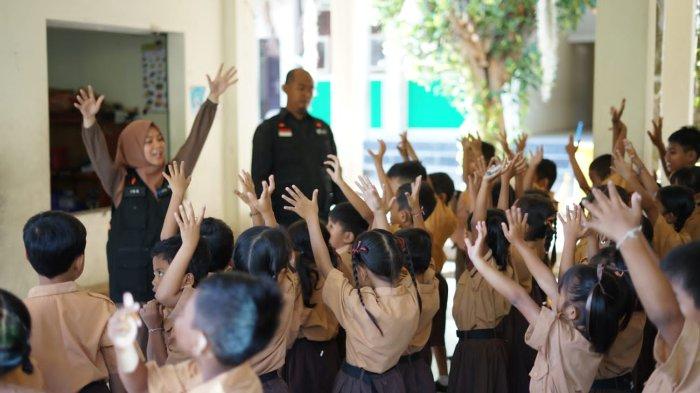 Dalam salah satu rangkain acara Voluntrip Waste Summit, Dompet Dhuafa menggelar kegiatan edukasi sampah terhadap siswa-siswa sekolah. Kegiatan ini berlangsung di SD Negeri 5 Kesiman, Denpasar, Bali, Pada Jumat (22/9/2023). 
