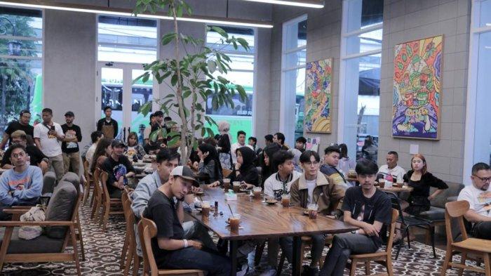 alad Melly berkolaborasi dengan Info Party Bandung menggelar talk show bersama anak muda di Jabarano Coffee pada Senin (15/1). Pada momentum tersebut, isu tantangan subsektor musik meliputi masalah royalti, pembajakan dan Hak Cipta belum terselesaikan secara maksimal. 