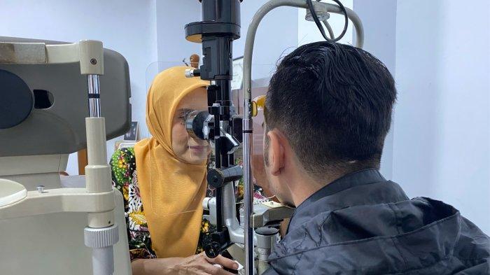 Bandung Eye Center (BEC) merupakan klinik mata pertama swasta di Bandung yang dikelola oleh PT Nitra Husada berdiri sejak 2001 dan merayakan ulang tahunnya yang ke 23 tahun. 