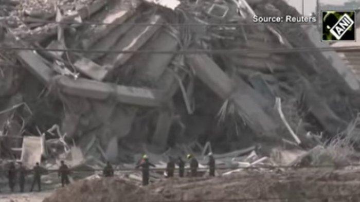 GEMPA GUNCANG MYANMAR - Tangkapan layar YouTube ANI News pada Jumat (28/3/2025). Foto ini menunjukkan Sebuah gedung pencakar langit yang sedang dibangun runtuh di Bangkok pada tanggal 28 Maret setelah gempa bumi dahsyat melanda Myanmar .