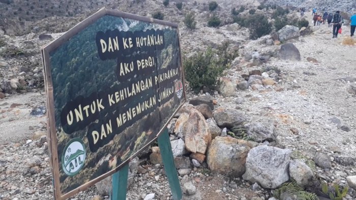 Gunung Papandayan di Garut.