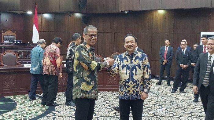 Hakim Konstitusi Suhartoyo terpilih sebagai Ketua Mahkamah Konstitusi (MK), menggantikan Anwar Usman. Adapun Hakim Konstitusi Saldi Isra tetap menjabat sebagai Wakil Ketua MK, mendampingi Suhartoyo.