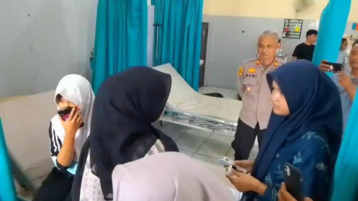 KORBAN KERACUNAN - Salah satu siswi asal Rajapolah ketika mendatangi puskesmas Rajapolah untuk dilakukan pemeriksaan kondisinya usai menyantap menu MBG, Kamis (1/5/2025).
