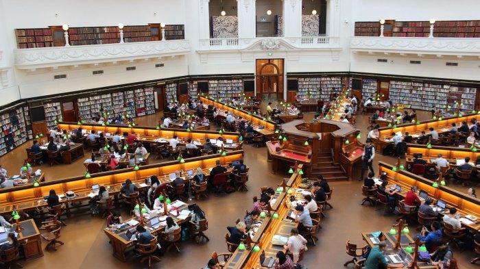 Ilustrasi mahasiswa belajar di perpustakaan.