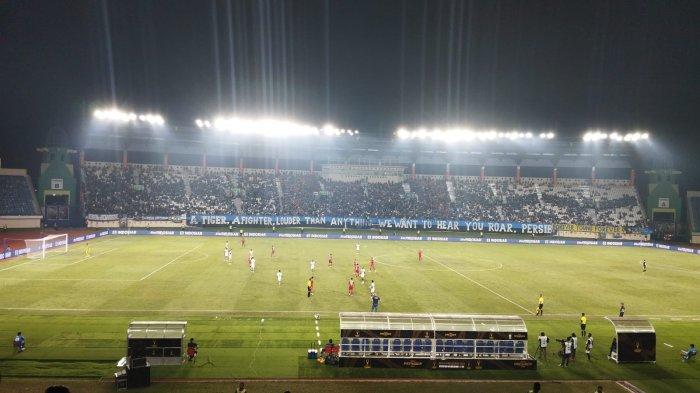 Suasana pertandingan Persib vs Borneo FC di Piala Presiden 2024 di Stadion Si Jalak Harupat, Senin (22/7/2024).
