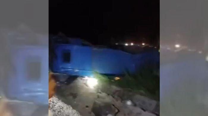 Lokasi kecelakaan maut Isuzu Elf tertabrak KA Probowangi di perlintasan kereta api di Dusun Prayuana, Desa Ranupakis, Kecamatan Klakah, Kabupaten Lumajang, Minggu (19/11/2023) malam.