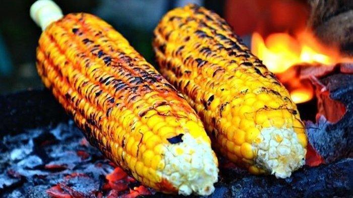 Gambar jagung bakar---ilustrasi resep bumbu oles untuk jagung bakar sebagai persiapan menyambut malam Tahun Baru 2025. 