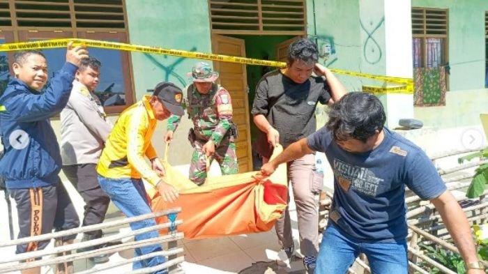 Evakuasi jenazah terduga maling terjepit pintu di Desa Tuyun, Kecamatan Mihing Raya, Kabupaten Gunung Mas, Kalimantan Tengah, pada Kamis (12/9/2024).