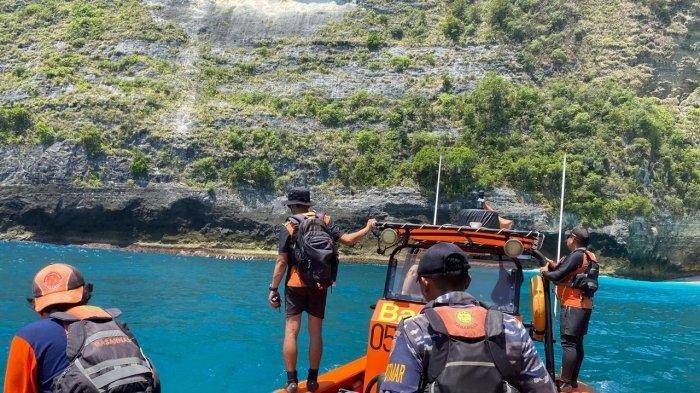 Proses pencarian Kaisar Akira, pelajar SMA IT Sejahtera Sumedang yang hilang terseret ombak saat mandi di Pantai Kelingking, Nusa Penida, Bali, pada Rabu 30 Oktober 2024.