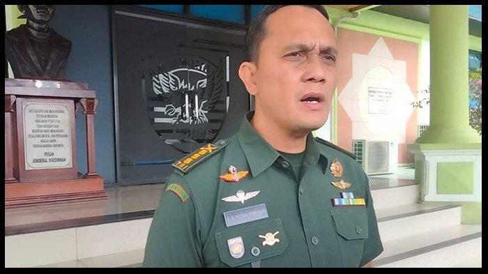 BERBAGI DUIT JUDI: Kepala Penerangan Kodam (Kapendam) II/Sriwijaya Kolonel Inf Eko Syah Putra Siregar saat diwawancarai kompas.com, Kamis (20/3/2025). Kapendam II/Sriwijaya, Kolonel Inf Eko Syah Putra Siregar, di Palembang, Sumatera Selatan, menegaskan, ada dugaan aliran uang judi yang dinikmati oleh para oknum.