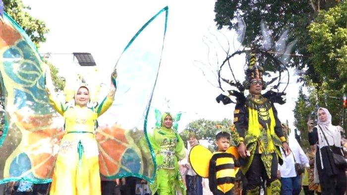 Gubernur Jabar Ridwan Kamil dan Wakil Gubernur Jabar Uu Ruzhanul Ulum mengikuti rangkaian syukuran HUT Jabar, West Java Festival, Minggu (3/9/2023).