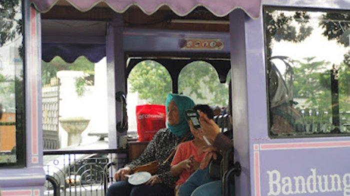 Acara Culinary Tour ini diisi dengan pengetahuan mengenai Bandung sebagai Kota  Metropolitan oleh Tour Guide yang memandu perjalanan menaiki Bandung Tour on Bus  (Bandros).