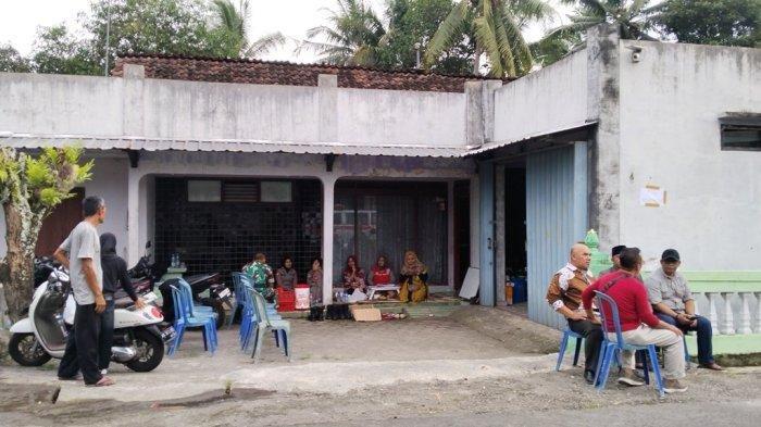 KERACUNAN MASAAL : Posko kesehatan di Padukuhan Krasakan, Tempel, Sleman, Minggu (09/02/2025).