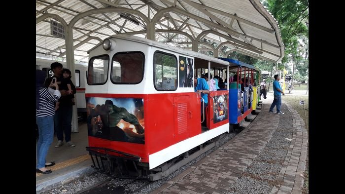 Keren! Ada Kereta Api Mini di Taman Lalu Lintas Bandung, Rasanya Kamu ...