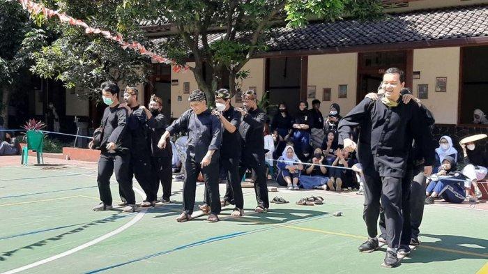 Ilustrasi lomba bakiak