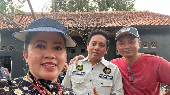Rara Istiati Wulandari saat berada di TKP ditemani oleh Kepala Ditreskrimum Polda Jabar dan Achmad Taufan pengacara Danu. Dok Pribadi Rara Istiati Wulandari.