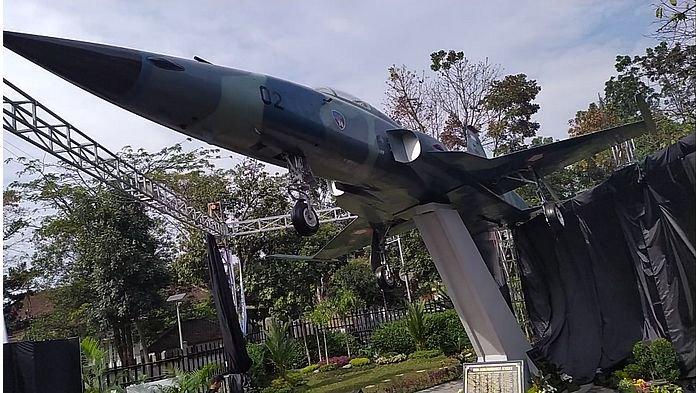 Taman Lalu Lintas Ade Irma Suryani Nasution Kota Bandung memiliki objek wisata baru, Monumen Pesawat F-5 Tiger yang diresmikan Kepala Staf TNI AU (KSAU) Marsekal Yuyu Sutisna, Jumat (5/7/2019).