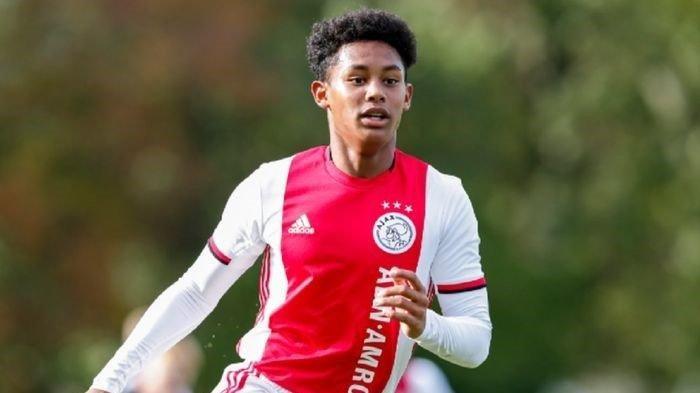 Noah Gesser, pemain Ajax Amsterdam keturunan Indonesia, mengalami kecelakaan tragis yang merenggut nyawanya.
