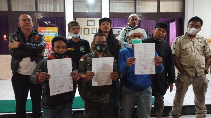 Massa Bentrok Ormas vs Debt Collector di Cengkareng