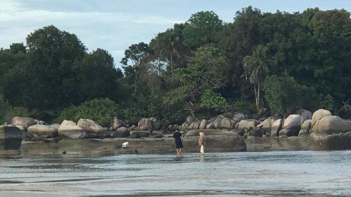 Pantai Trikora menjadi salah satu destinasi wisata Kepri di Pulau Bintan. Pantai Trikora menjadi sasaran wisatawan lokal hingga mancanegara.