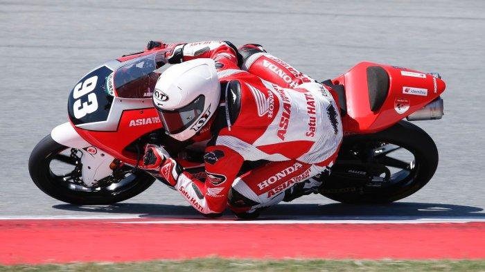 pebalap Indonesia binaan PT Astra Honda Motor (AHM) berhasil menunjukkan kemajuan dibanding musim balap tahun lalu dengan perolehan 39 poin melalui berbagai aksi balapnya hingga seri terakhir, termasuk saat mengibarkan bendera Merah Putih dari podium tertinggi pada seri di Barcelona, Spanyol.