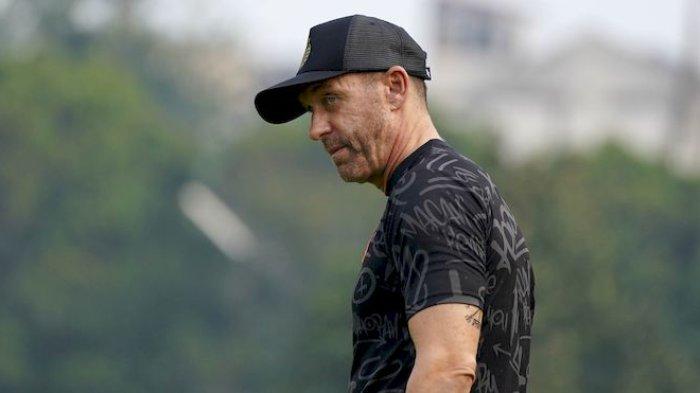 Pelatih Persija Jakarta Thomas Doll janji timnya bakal tampil beda saat menghadapi Persebaya Surabaya. Persija Jakarta bakal menjamu Persebaya Surabaya di Stadion Utama Gelora Bung Karno, Mingg (30/7/2023).