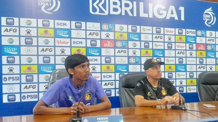 Pelatih Persik Kediri, Marcelo Rospide (kanan).