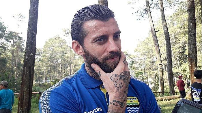 Pemain Persib Bandung, Bojan Malisic di Grafika Cikole, Lembang, Senin (13/5/2019).
