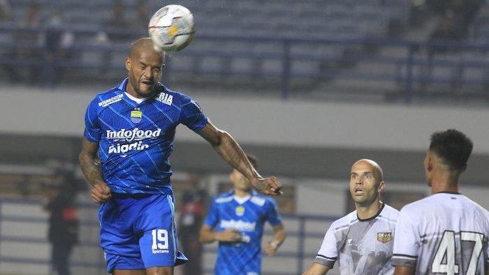 Pemain Persib David da Silva menanduk bola saat melawan Dewa United dalam uji coba di Stadion GBLA, Kota Bandug, Kamis (15/6/2023). Persib Bandung 2-1. TRIBUNJABARA/DENI DENASWARA