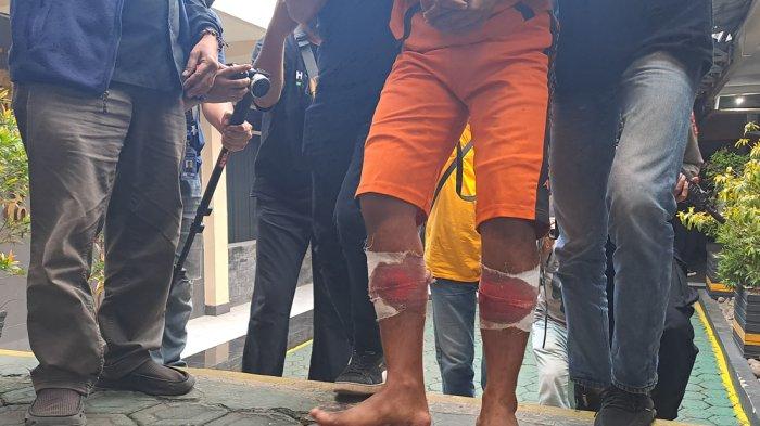 Dua pembunuh driver taksi online asal Depok yang membuang mayat korbannya di Cireunghas, Kabupaten Sukabumi, 7 November 2023.