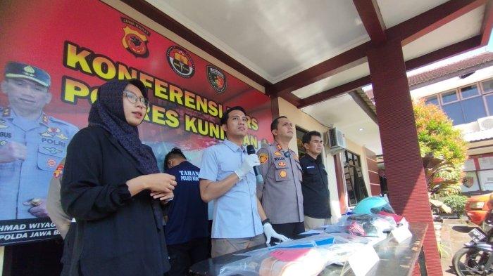 Kapolres Kuningan, AKBP Willy Andrian memberi keterangan kasus kematian perempuan tanpa busana di kamar mandi hotel di Kuningan.