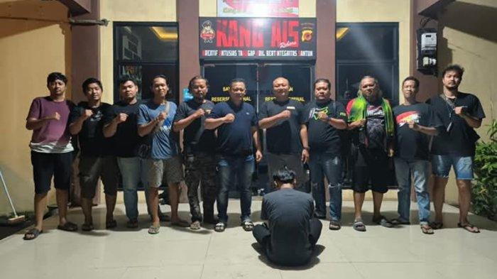 Jajaran Satreskrim Polres Subang membawa pelaku pembunuh petugas Bank Emok ke Gedung Satreskrim Polres Subang.