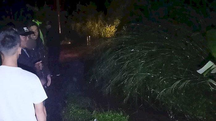Tim SAR mencari bocah usia 5 tahun yang hilang terseret arus selokan di Kampung Saripulo, Desa Padaasih, Kecamatan Pasirwangi, Garut, Kamis (11/4/2024) petang.