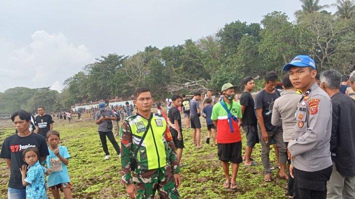 Suasana pencarian bocah yang tenggelam di Pantai Muaragatah Desa Kertamukti Kecamatan Cimerak Kabupaten Pangandaran, Jumat (12/4/2024).