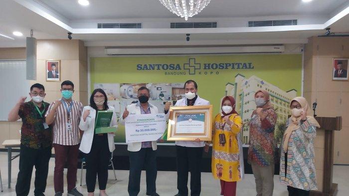 Santosa Hospital Bandung Kopo terima penghargaan PLKK Award 2021 dari