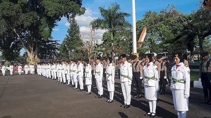 Wakil Bupati Ciamis mengukuhkan 52 anggota Paskibraka Kabupaten Ciamis tahun 2023 di Halaman Pendopo Bupati Ciamis, Rabu (16/8/2023).