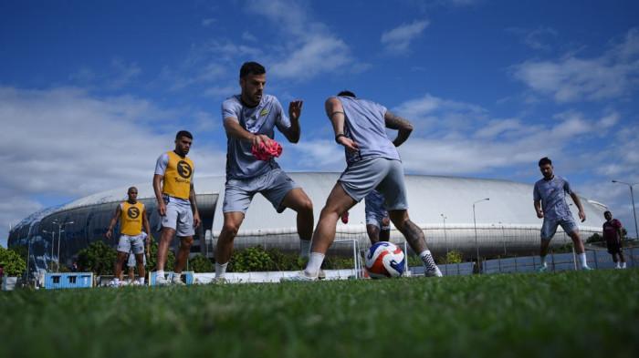 LATIHAN PERSIB - Persib Bandung kembali berlatih di Lapangan Pendamping Stadion GBLA, Kota Bandung, Selasa (29/7/2025) setelahnya traning camp di Thailand.