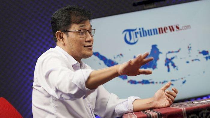 Politisi PDI Perjuangan, Budiman Sudjatmiko saat melakukan wawancara khusus dengan Direktur Pemberitaan Tribun Network, Febby Mahendra Putra di gedung Tribun Network, Jakarta, Selasa (15/8/2023). Pada wawancara tersebut Budiman Sudjatmiko menjelaskan alasan pertemuannya dengan Ketua Umum Partai Gerindra Prabowo Subianto dan perkembangan politik jelang Pemilu 2024. TRIBUNNEWS/HERUDIN
