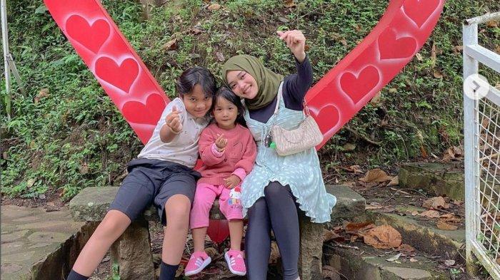 Potret Bintang bersama Putri Delina dan Ferdi