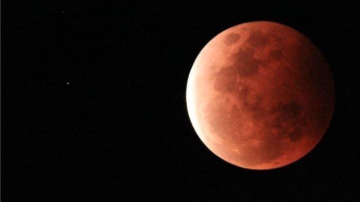 Penampakan Gerhana Bulan Total atau Super Blood Moon pada Rabu 26 Mei 2021.