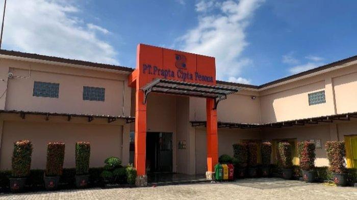 PRAPTA - PT Prapta Cipta Pesona sangat terbuka  mengenai formula dengan para mitra sehingga baik mitra maupun perusahaan mengetahui setiap isi atau kandungan dari produk yang di produksi. Prapta berkomitmen untuk selalu mematuhi aturan yang ditetapkan oleh Badan Pengawas Obat dan Makanan (BPOM) serta Cara Pembuatan Kosmetika yang Baik (CPKB) dalam setiap proses produksi kosmetika.
