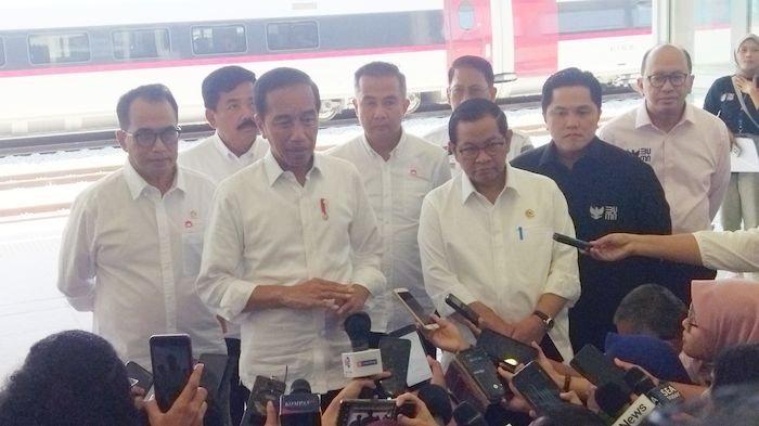 Presiden Jokowi saat memberikan keterangan di Stasiun Padalarang, KBB, Rabu (13/9/2023).