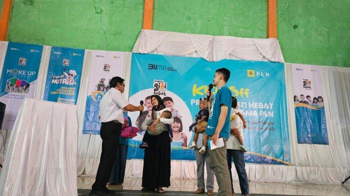 PT PLN (Persero) Unit Induk Distribusi (UID) Jawa Barat melaksanakan launching atau kick off “Program Gizi Hebat” di Kantor Desa Malati, Kec. Naringgul pada Sabtu, 25 November 2023 dan Kantor Desa Kertajadi, Kec. Cidaun pada Minggu, 26 November 2023.