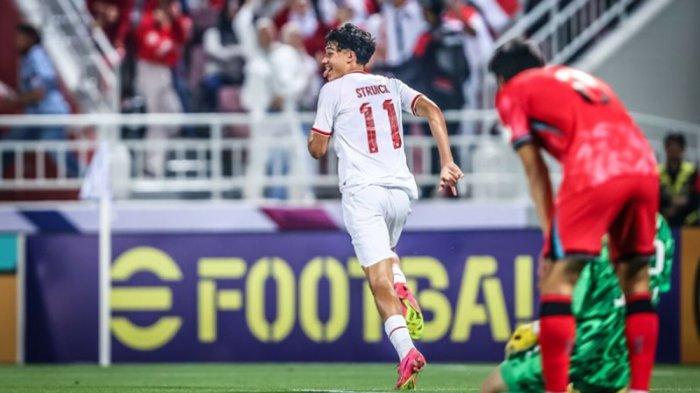 Penyerang Timnas Indonesia Rafael Struick merayakan gol kedua ke gawang Korsel di perempat final Piala Asia U-23 2024 di Doha, Qatar, (25/4/2024). Indonesia menang adu penalti 11-10 setelah bermain 2-2 selama 120 menit.